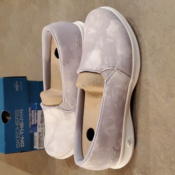 SKECHERS  Slip On Shoes Goga Mat Insoles Grey & White Tie Dye Size 7 Wide - Picture 2 of 9